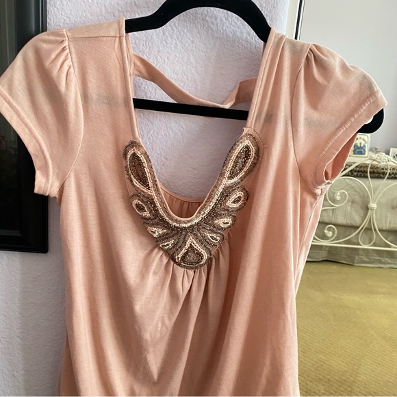 Women’s Light Peach Beaded Embellished Short Sleeve Top Size Medium - Picture 4 of 7